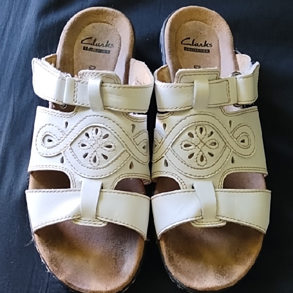 Clarks White Leather Slip On Adjustable Soft Cushion Sandals in size 7.5